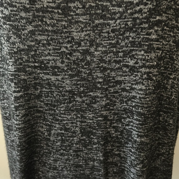 NWOT.  Woman’s cap sleeve, round neckline blouse in black & white heathering. - Picture 3 of 8